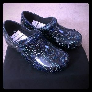 NWT Women’s Anywear Clogs/Mules
(Nurses Shoes)